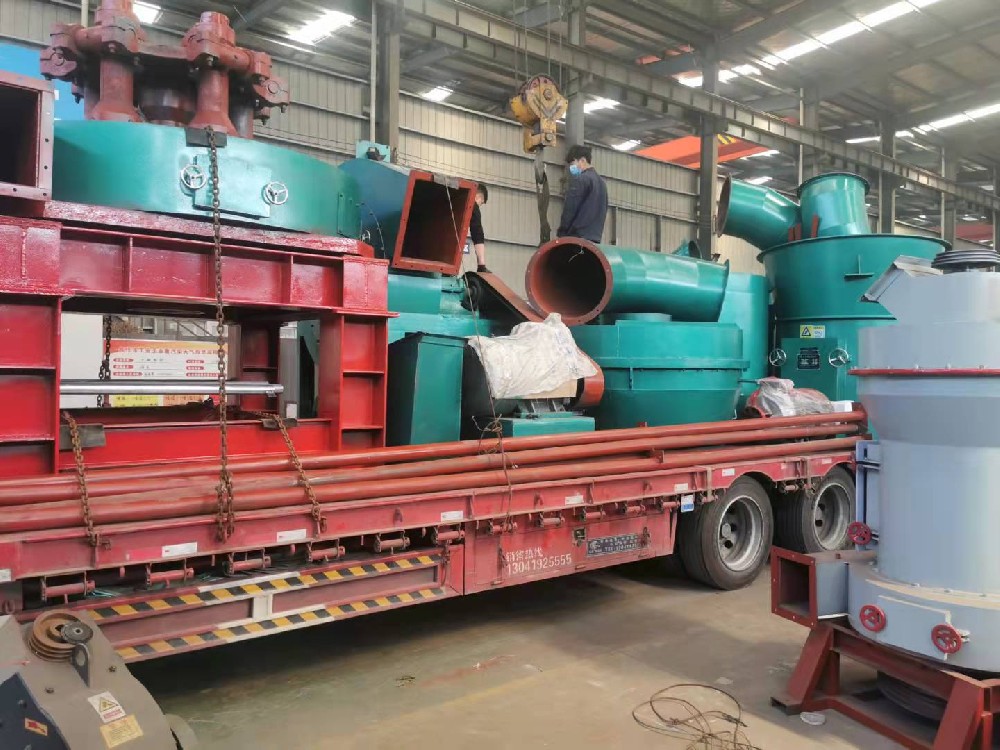俊荣机械发往湖北的磨粉机现场